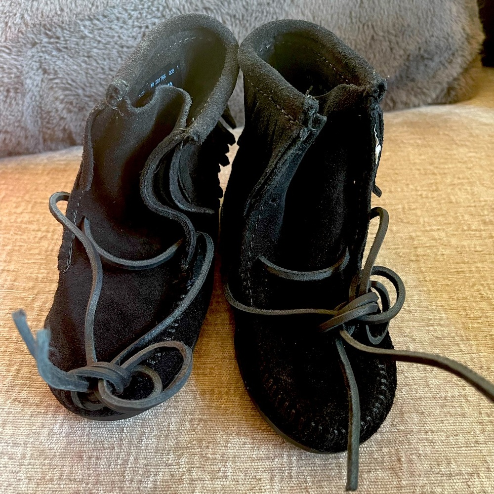 Minnetonka kids booties